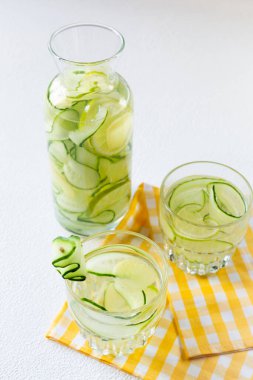 Su Sassi. Kilo verme ve vücudu temizleme kavramı..