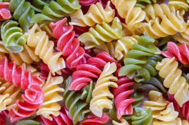 Üçlü makarna. Trivelle tricolori. Makarna. Karmaşık karbonhidratlar. Arkaplan