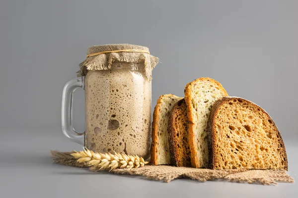 Aktiver Roggen Sauerteig Für Brot Und Scheiben Natürliches Vollkornbrot — Stockfoto