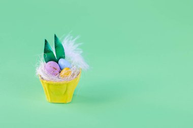 Mutlu Paskalyalar. Paskalya yumurtaları. Paskalya dekor kavramı