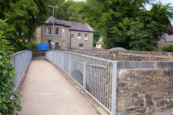 Fußgängerbrücke über Fluss Teifi in llandysul — Stockfoto