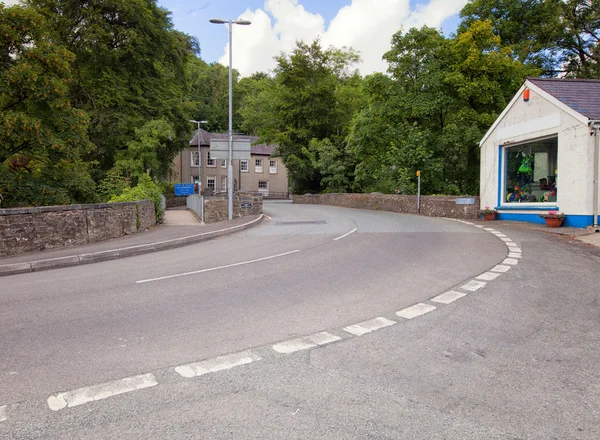 Llandysul, Ceredigion, Galler içine bükme yol.