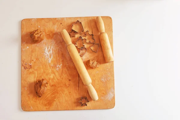 Masa Cruda Rodillo Para Galletas Navidad Cortadores Galletas Árbol Navidad — Foto de Stock