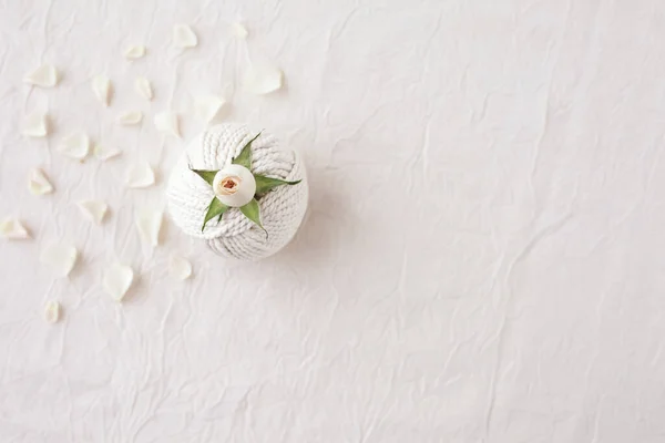 Handgjorda Flätor Och Bomullstrådar Med Rosenblomma Bild Bra För Macrame — Stockfoto