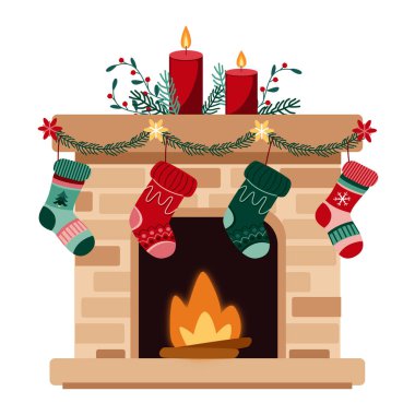Ateş, odun, çorap, mum, çelenk ve baston şekerli Noel şöminesi. Tatil evi iç mimari tarzı. İzler, posterler, kartlar için resim