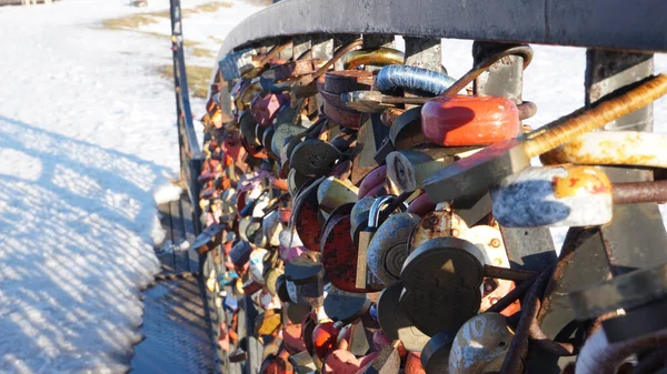 Lockers Miłości Moście Rosji Ludzie Mają Kłódki Płocie Symbolizujące Wieczną — Zdjęcie stockowe