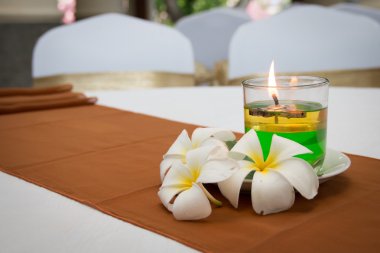 Mum ile spa ve masaj için çiçek ışık