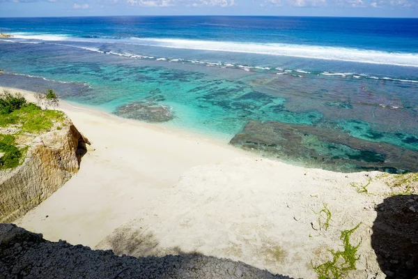 Melasti beach w bali, Indonezja. Melasti beach ukryte w bali. W pobliżu tanah lot beach — Zdjęcie stockowe