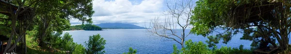 Panorama cenário de praia grande vista a leste de Bali Asah Hill. Localizado na aldeia Bugbug Karangasem Bali . — Fotografia de Stock