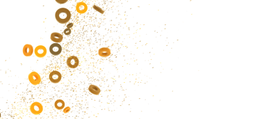 Beyaz Arkaplanda Düşen Altın Yüzükler