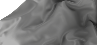 Siyah arkaplana sarılı beyaz bir kumaşın yakın plan görüntüsü. Yumuşak, akışkan kumaş zarafet ve lüks hissi yaratır. Basit kompozisyon, maddenin ve dokusunun güzelliğini vurgular..