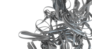 Sanatsal bir kompozisyonda beyaz arkaplanda dönen soyut gri kurdeleler