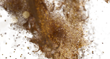 Yaratıcı tasarım için beyaz zemin üzerinde soyut altın parıltı parçacıkları