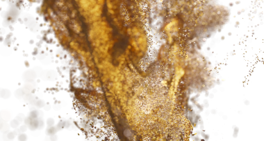 Beyaz zemin üzerinde bokeh etkisi olan soyut altın parıltı patlaması