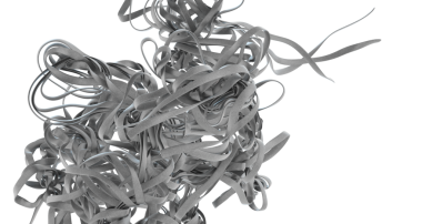 Soyut gri kurdeleler beyaz arkaplan ve sanat kavramına karşı akar