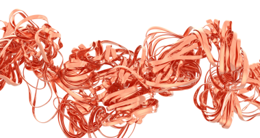 Beyaz zemin üzerinde akan soyut kırmızı kurdeleler: Modern sanat eserleri