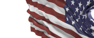 Amerikan Bayrağı Beyaz Arkaplanda Gururla Dalgalanıyor