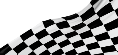 Beyaz Arkaplan ve Rekabet Simgesi Karşısında Damalı Yarış Bayrağı Dalgalanması