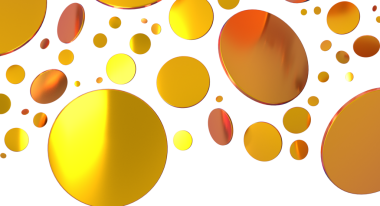 Saf beyaz arkaplanda yüzen soyut altın diskler