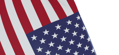 Beyaz arka planda sallanan Amerikan bayrağının yakın çekimi