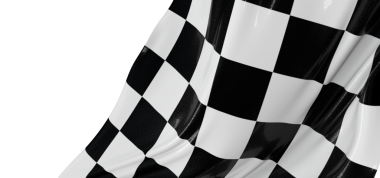 Kontrol bayrağı beyaz arkaplanda izole edilmiş, yarış bitiş çizgisinde