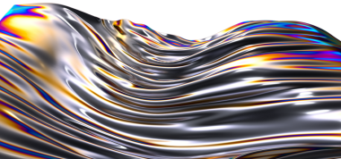 Yanardöner gökkuşağı renginde soyut akan gümüş metal dalgaları.