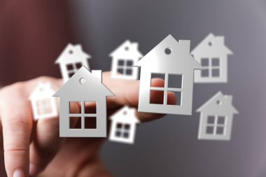 Minyatür ev şekilleri, gayrimenkul yatırımları ve gayrimenkul kavramı