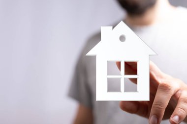 Beyaz Saray Konsepti Tutan Kişi, Emlak