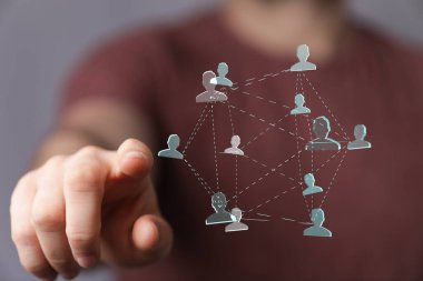 İnsan Silüeti Simgeleri ile Dijital Ağ Dokunuşu ve Bağlantısı