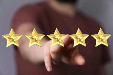 Mükemmel geri bildirim ve değerlendirme için beş altın yıldızı işaret ediyor.