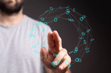 Aydınlatılmış düğümler ve bağlantılar ile dijital ağa dokunan adam