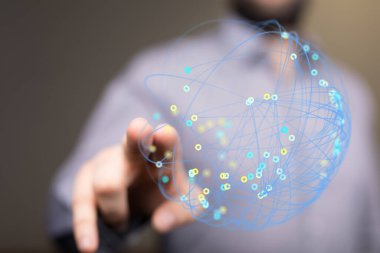 İnsanın eli bir ağ küresine dokunuyor: teknolojiyi ve bağlantıları temsil ediyor