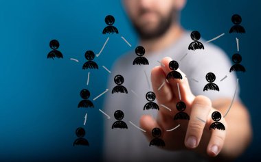 Dijital arayüz ve teknoloji ile insan ağ bağlantısı kavramı