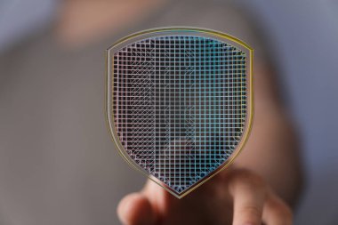 Dijital veri koruma kalkanı, güvenlik konsepti, siber güvenlik, veri gizliliği.