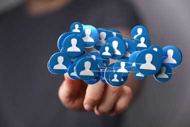 Çevrimiçi olarak birbiriyle temas halinde olan insanların dijital ağı