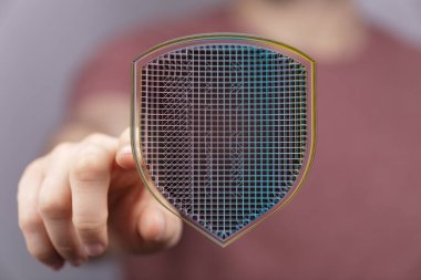 Parmak dokunuşuyla çevrimiçi bilgiyi koruyan dijital veri güvenlik kalkanı