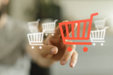 El ve kırmızı alışveriş arabası grafikli online alışveriş konsepti