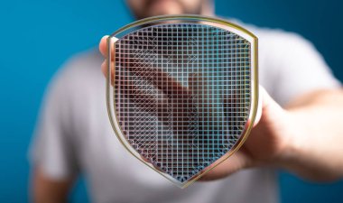 Dijital Veri Güvenliği Kalkanı Elle Korumada tutuluyor