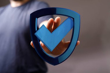 İşaretli İşaretleme Simgesi Konsepti ile Dijital Kalkan Tutan Kişi