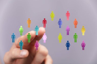 Sosyal ağ ve toplumu sembolize eden insan figürleri