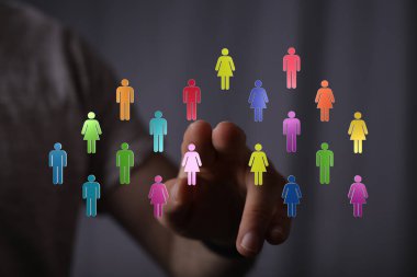 Dijital iletişim: Çeşitli takımlar ikonlara elle dokunuyor