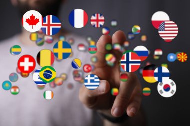 Küresel Bayraklara Dokunma: Dünya Ülkesi Simgeleri, Birlik, Seyahat