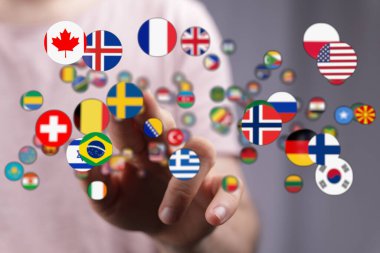 Küresel Bağlantılar: Dünyanın Bayraklarına El Dokunma