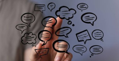 Konuşma Baloncukları ve Parmak ile Dijital İletişim Konsepti