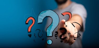 Soru İşaretlerini Gösteren Adam: Belirsizlik Kavramı