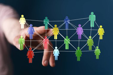 Ekranda el ele tutuşan figürlerle bağlı dijital ağ kavramı