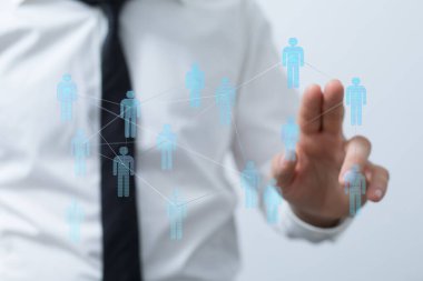 Dijital Ağı Bağlayan İşadamı: İşbirliği ve Teknoloji Konsepti