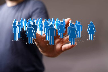 Bağlı Kalabalık: Bir El Temsilcisi Topluluğunda İnsan figürleri