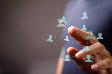 Dokunma, Sosyal Bağlantı ve İletişim ile Bağlanan İnsan Ağı