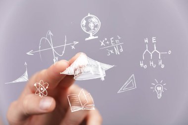 Dijital Eğitim Sembolleri ve Bilimsel Kavramlarla El Etkileşimi